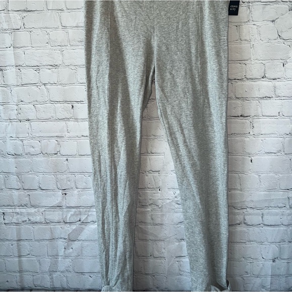 BRAND NWT crown & ivy gray pants size M - Picture 3 of 7